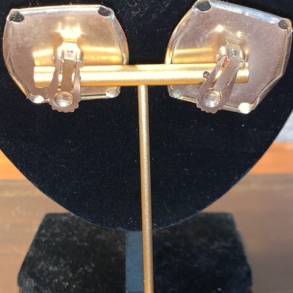 Vintage Earrings & Pin Jewelry Set 🚀CLOSET CLEAROUT DAY🚀 - Picture 9 of 9